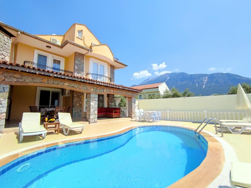 VILLA ZAMBAK