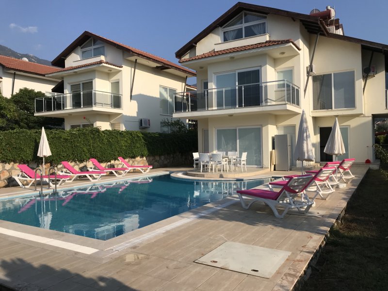 ÖLÜDENİZ SATILIK 4+1 ÖZEL HAVUZLU MÜSTAKİL VİLLA